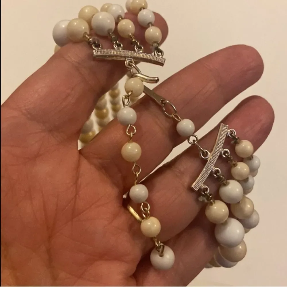Vintage Elegant White and Gold Beaded Necklace